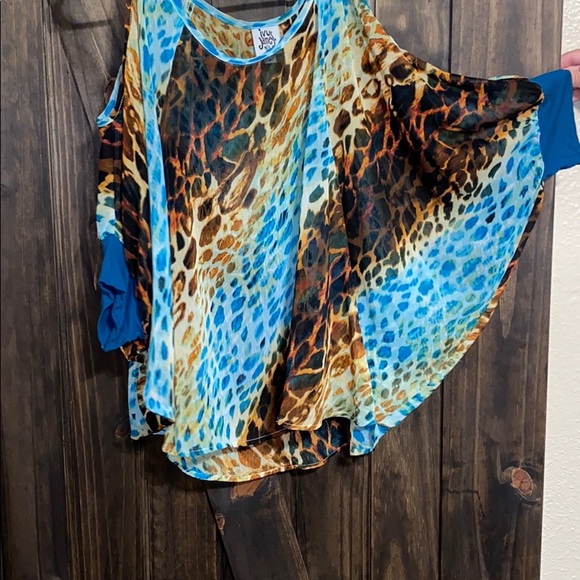 Top - Picture 2 of 3